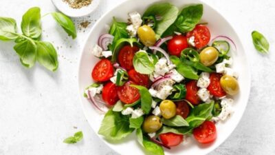 Yeşil Zeytin Salatası