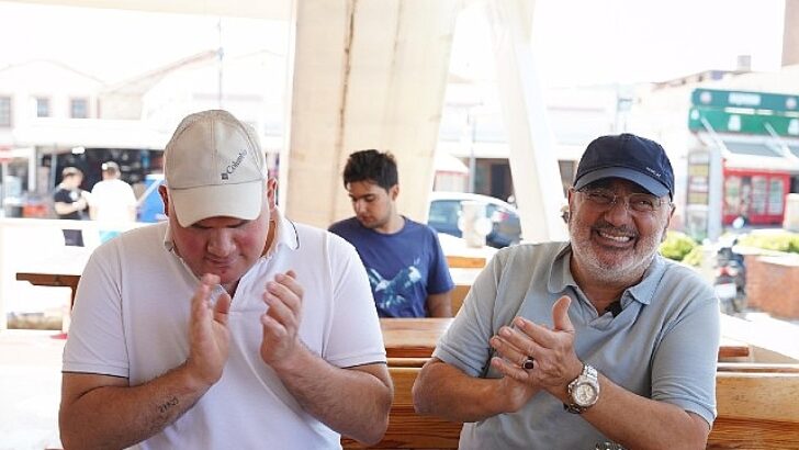 Ayvalık’ın Özel Çocuklarından Babalarına Manalı Sürpriz