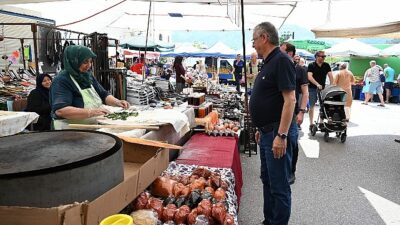 Başkan Topaloğlu’ndan pazar esnafına ziyaret