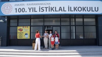 Başkan’dan Miniklere İlçeyi Tanıtan Karne Armağanı