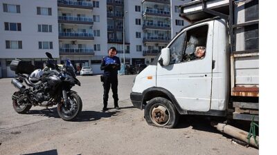 Bayraklı’da hurda araçlar kaldırılıyor