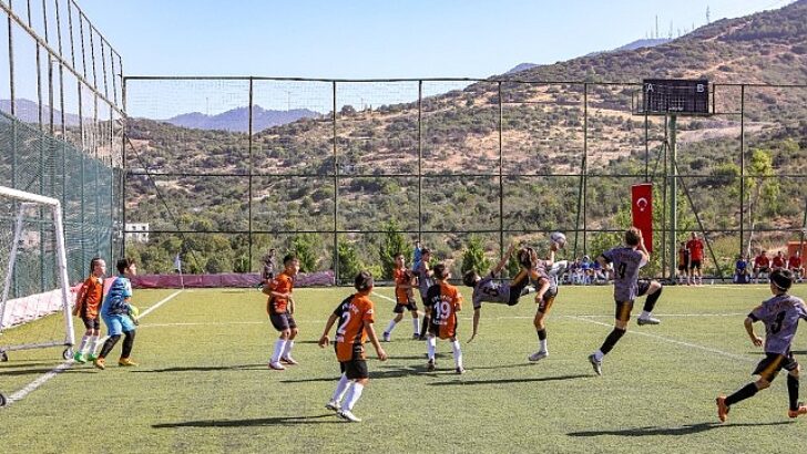 Bayraklı’da manalı turnuva: ‘Ferdi Zeyrek’ U-12 Cup futbol turnuvası başlıyor!