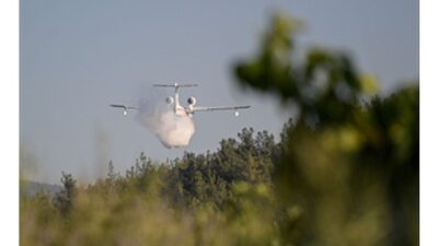 Bornova Yakaköy’de yangınla mücadele sürüyor
