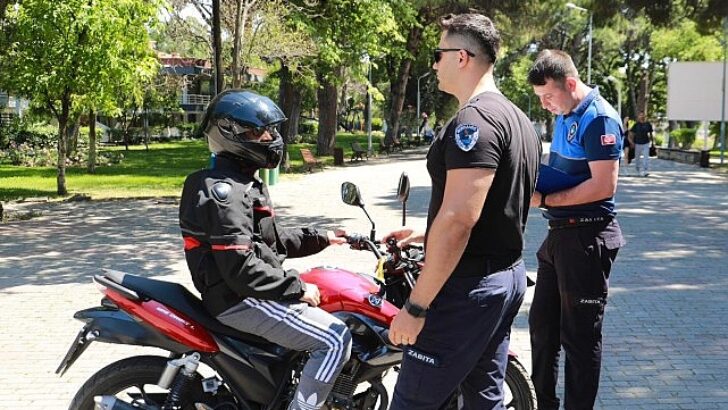 Burhaniye Belediyesi Zabıta Trafik Takımlarından sıkı kontrol