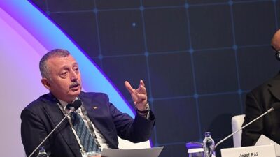 Büyükakın, Global Ulaştırma Koridorları Forumu’na katıldı; “Şehirleri biz yönetmezsek lojistik bizi yönetir”