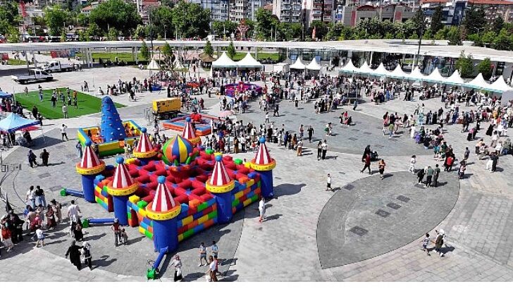 Çocukların sevinci Ulusal İrade Meydanı’nı sardı