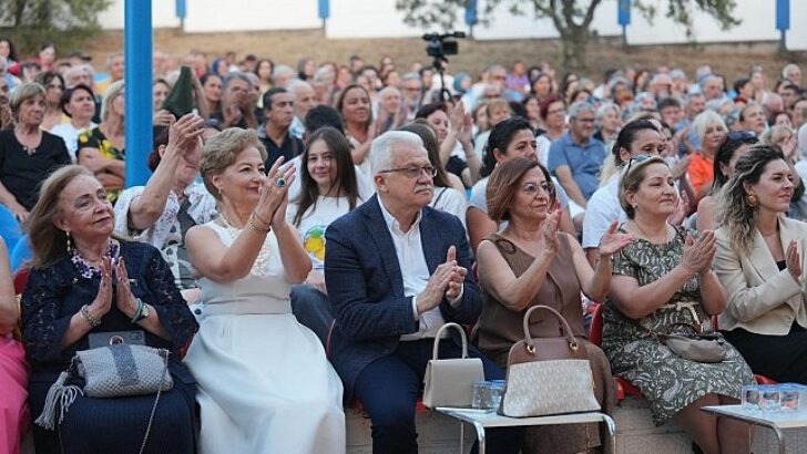 “Düşten Niyete Vakitsiz Kadınlar” Gösterimi Burhaniye’de Gerçekleştirildi