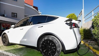 Elektrikli araç şarj istasyonları ile 1400 ağaca bedel pak güç