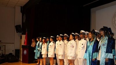 EÜ Urla Denizcilik Meslek Yüksekokulu 2024-2025 Mezunlarını Merasimle Uğurladı