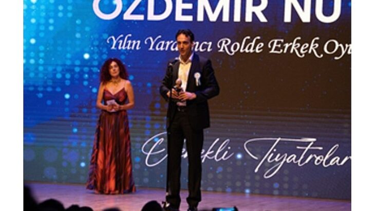 İzmir Kent Tiyatroları’na manalı ödül