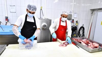 İzmirlilerin et bağışları muhtaçlık sahiplerine ulaştırılıyor