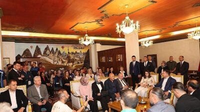 Lider Arı, Vatandaşlarla ve İşçiyle Bayramlaştı
