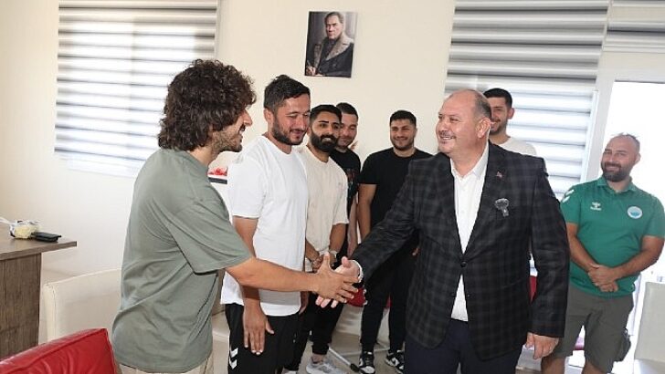 Lider Çiçek’ten Bayram Kutlaması