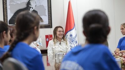 Lider Memnun şampiyon kızları ağırladı: Sizinle gurur duyuyoruz