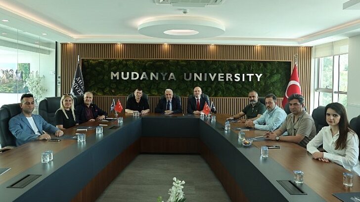 Lider Şadi Özdemir özel eğitim kurumları temsilcileri ile buluştu