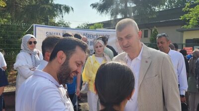 Lider Sezer, İmtihana Giren Öğrencilere Muvaffakiyetler Diledi