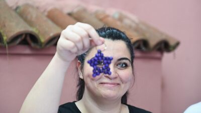 Osmangazili bayanlar hemcinsleri için armağan anahtarlık üretiyor