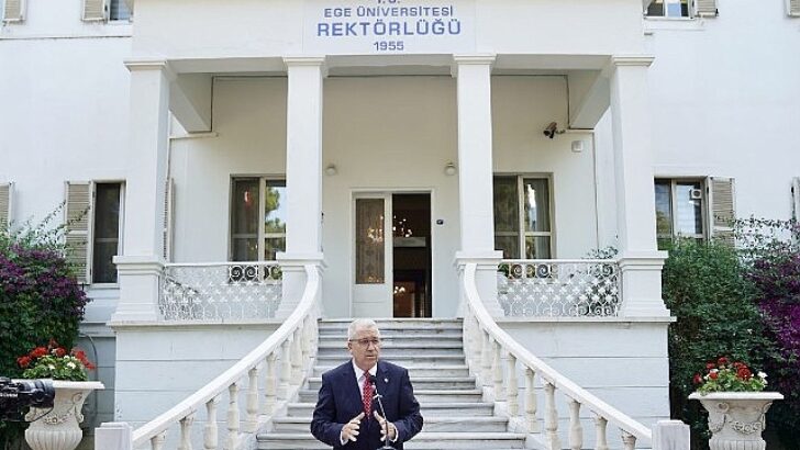 Rektör Prof. Dr. Budak Ege Üniversitesi ailesiyle bayramlaştı