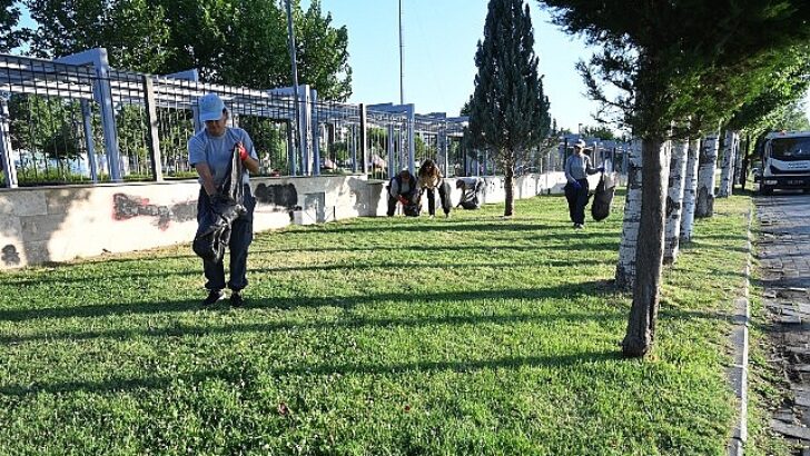 Salihli Belediyesi Temizlik İşleri ile Park ve Bahçeler Müdürlüğü ekiplerimiz, Gümüşçayı ve Kurşunlu piknik alanlarını titizlikle temizleyerek pırıl pırıl hale getirdi.