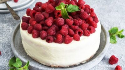 Tatlı Düşlerin Rengi: Frambuazlı Pasta Tarifi