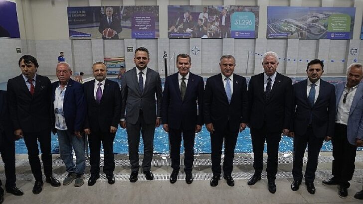Zeytinburnu’na Kazandırılan 3’üncü Yüzme Havuzunun Açılışını Gençlik ve Spor Bakanı Osman Aşkın Bak Yaptı