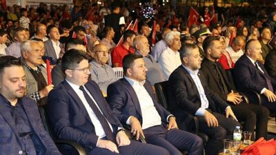 15 Temmuz’da Geceyi Aydınlatan Işık; Ay Yıldız