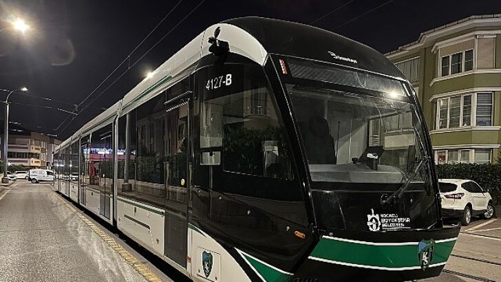9. tramvay raylara indi, son araç yolda