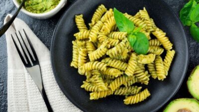 Avokado Ve Kremalı Burgu Makarna Tarifi