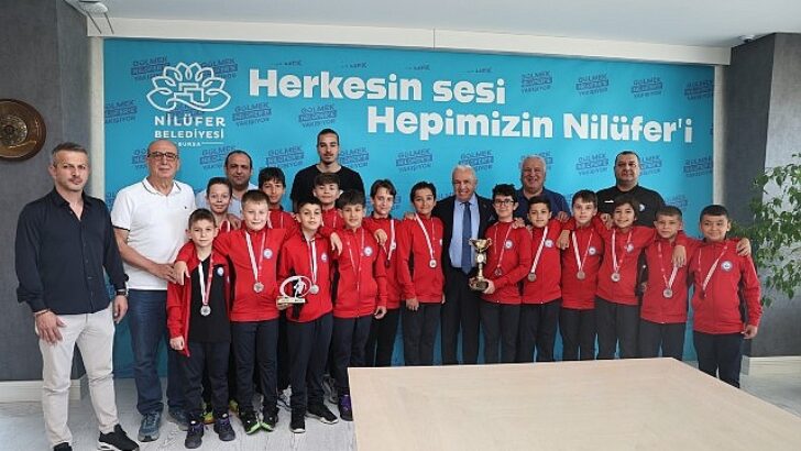 Başkan Şadi Özdemir başarılı sporcuları ağırladı