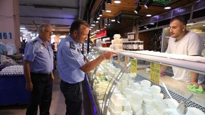 Bayraklı’da pazar yerlerine sıkı kontrol