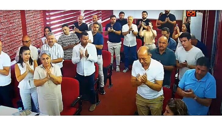 Belediye Meclisinde dayanışma bildirisi: Ayakta alkışlandılar