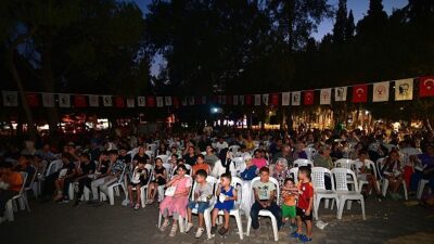 Bornova’da Açık Hava Sineması’yla gülmeye devam