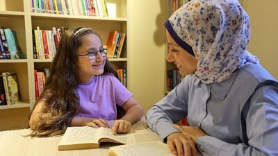 Bucalı Avşin Cumhuriyet Kütüphanesi ile hayaline yürüyor