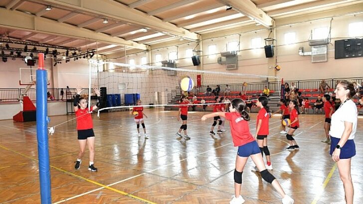 Çiğli’de 7’den 70’e binlerce kursiyerle yaz uzunluğu spor coşkusu