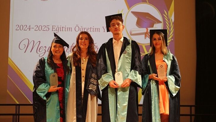 Ege Üniversitesi Emel Akın MYO’da mezuniyet sevinci