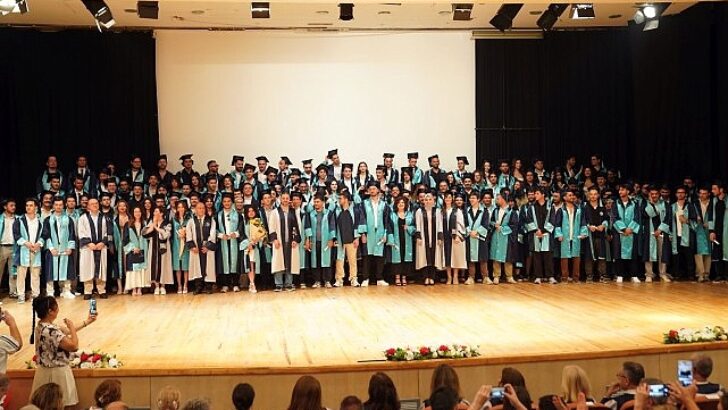 Ege Üniversitesi Mühendislik Fakültesi 40. Devir Mezunlarını Gururla Uğurladı