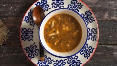 Erişteli Yeşil Mercimek Çorbası Tarifi