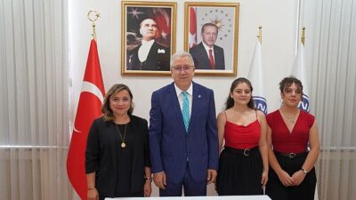 Genç hemşirelerin afetlere yönelik projesi ÜNİDES kapsamında desteklendi