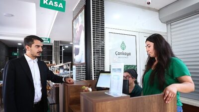 Güner, Öğlen Yemeğini Vatandaşlarla Birlikte Yedi