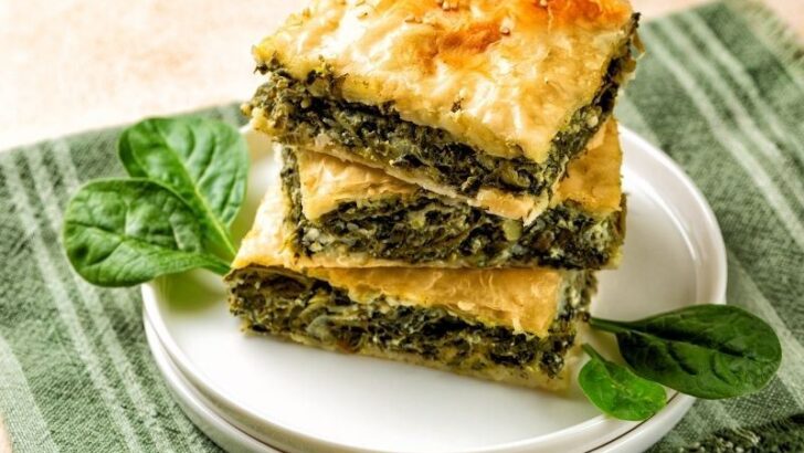 Hazır Yufkadan Ispanaklı Börek Tarifi