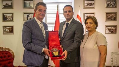 Hüsnü Bozkurt’tan Lider Eşki’ye ziyaret: “Gençlerle umut büyüyor”