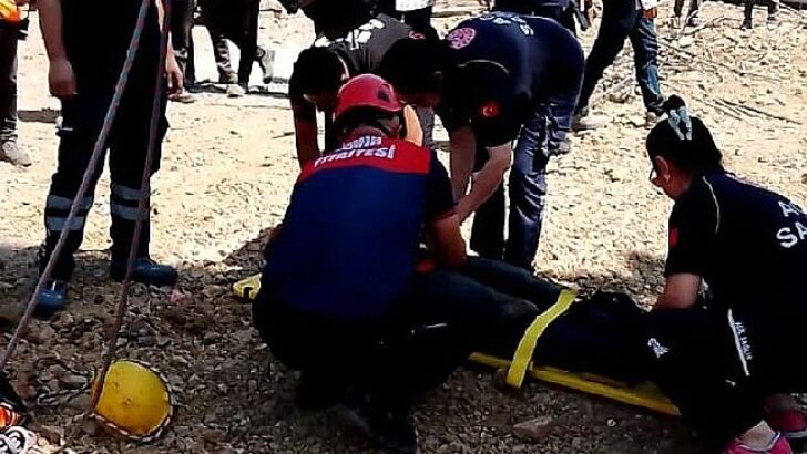 İzmir İtfaiyesi kuyuya düşen yurttaşı kurtardı