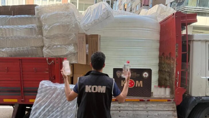 İzmir’de uydurma alkol depolarına baskın: 5 ton ele geçirildi