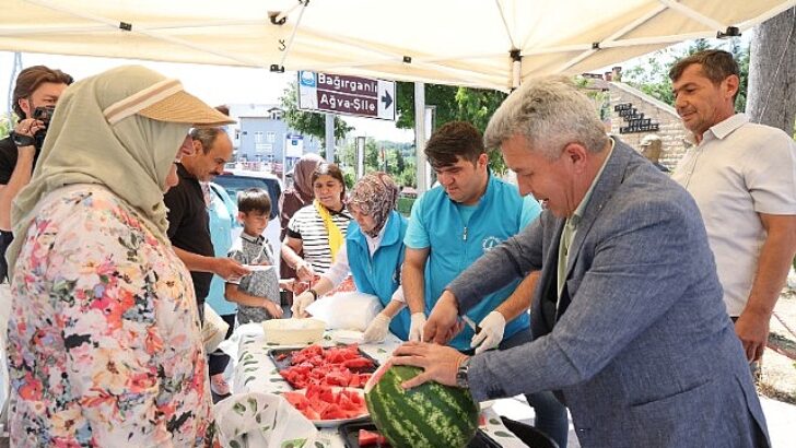 Kandıra Belediyesi’nin Düzenlediği Karpuz Tadım Aktifliğine VatandaşlardanYoğun İlgi