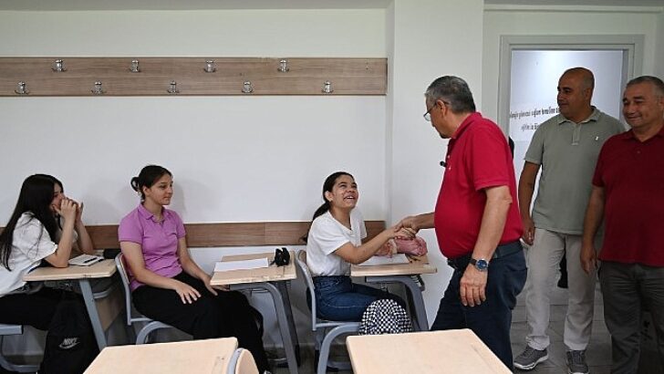 Kemer Belediyesi Kurs Merkezi’nde yeni eğitim öğretim devri başladı