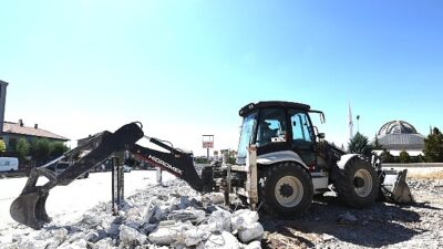 Kent Mezarlığı Yanındaki İmaj ve Etraf Kirliliği Gideriliyor