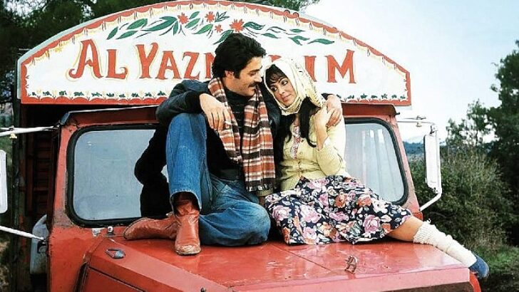 Kervansaray Gerisinde Açık Havada Sinema Keyfi