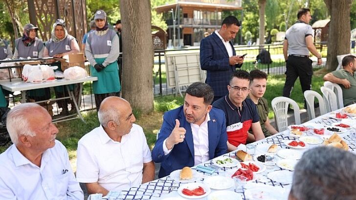 Lider Arı, Esnafıyla Vatandaşıyla Her Gün Bir Ortada