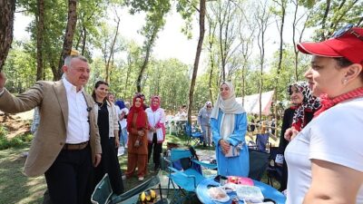 Lider Büyükakın, Gebze’de annelerin pikniğine katıldı