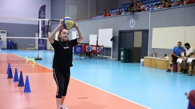 Lider Çerçioğlu minik atletleri voleybolla buluşturuyor
